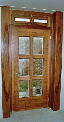 Eingangstuere-mit-Oblicht